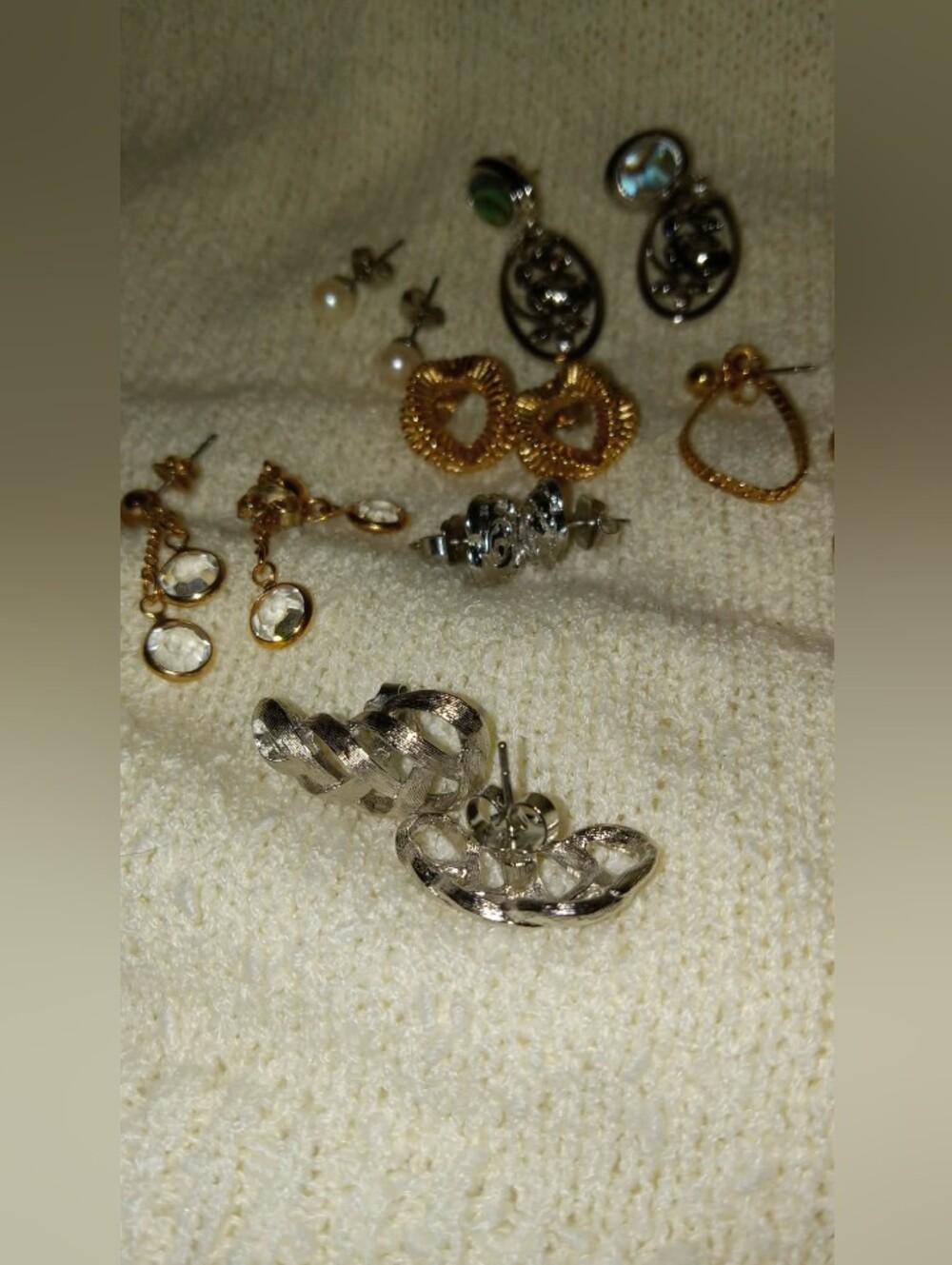 Lot Of 18 Pairs Avon Earrings Pierces - Picture 4 of 4